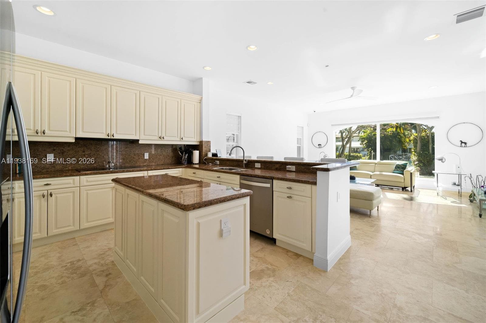 A11938169 — Miami Beach — 9