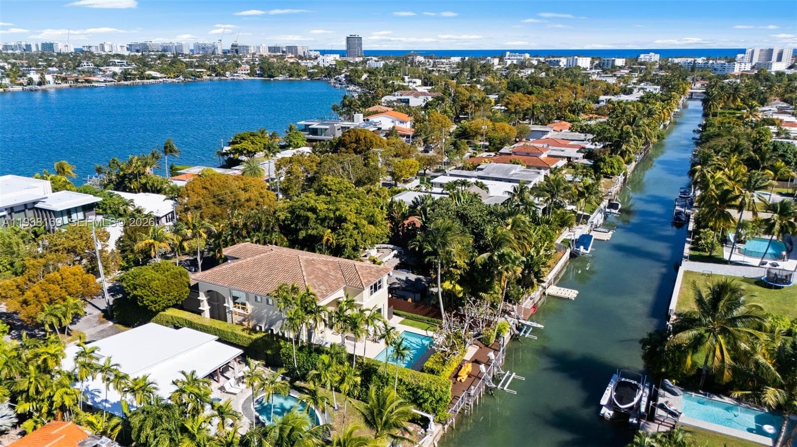 A11938169 — Miami Beach — 38