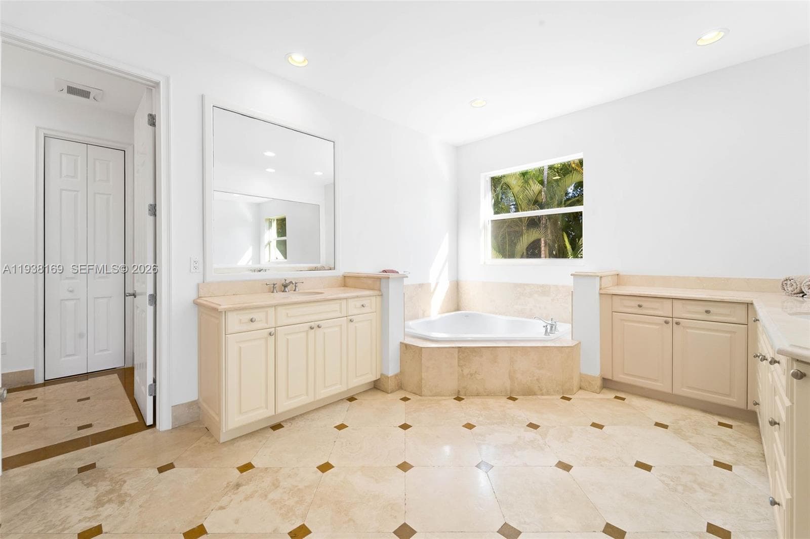 A11938169 — Miami Beach — 14