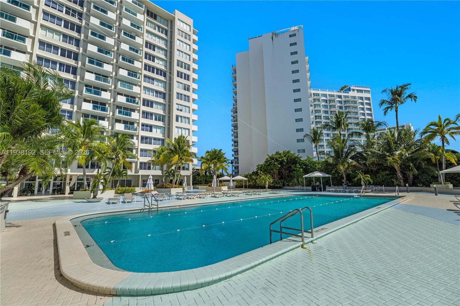 A11938192 — Miami Beach — 18