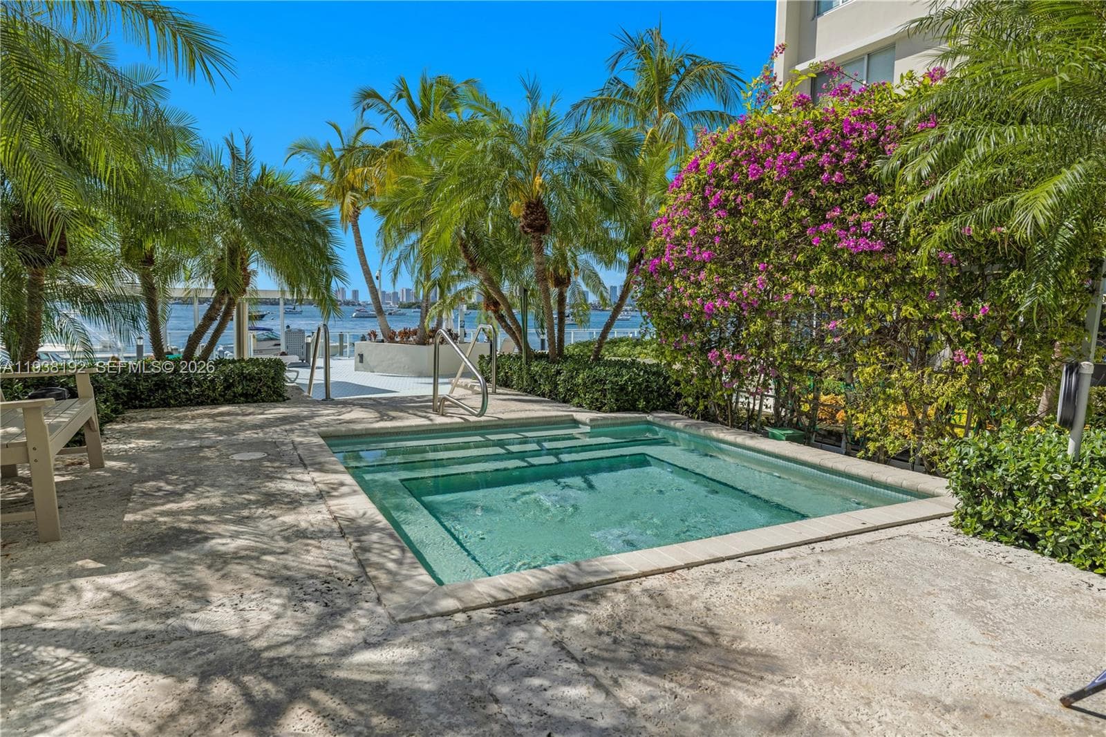 A11938192 — Miami Beach — 19
