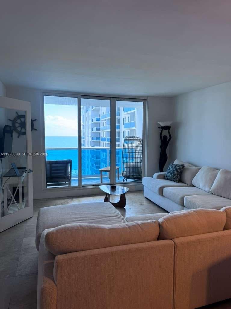 A11938380 — Miami Beach — 7