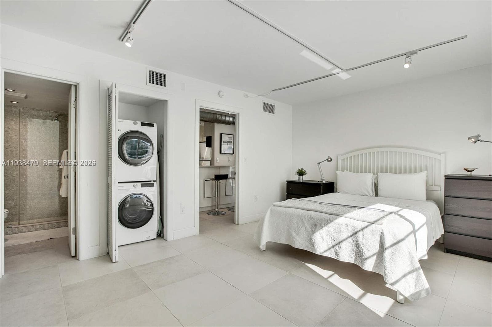 A11938479 — Miami Beach — 13
