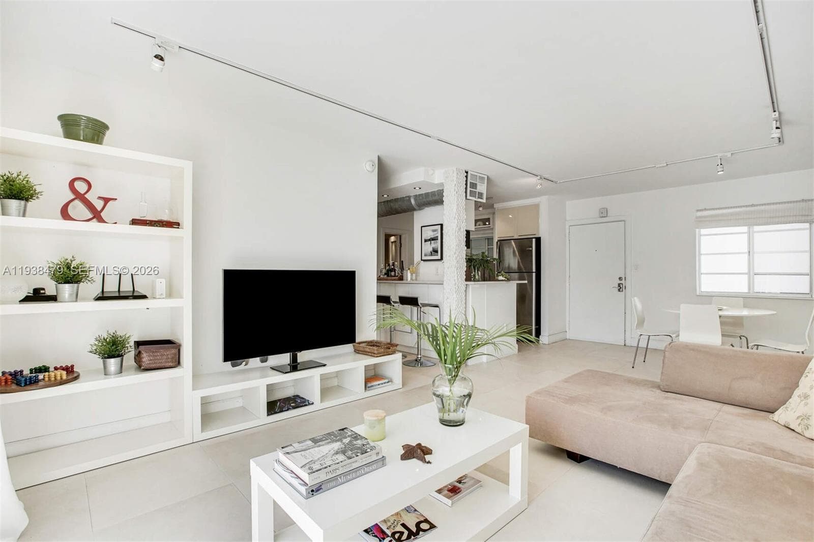 A11938479 — Miami Beach — 3
