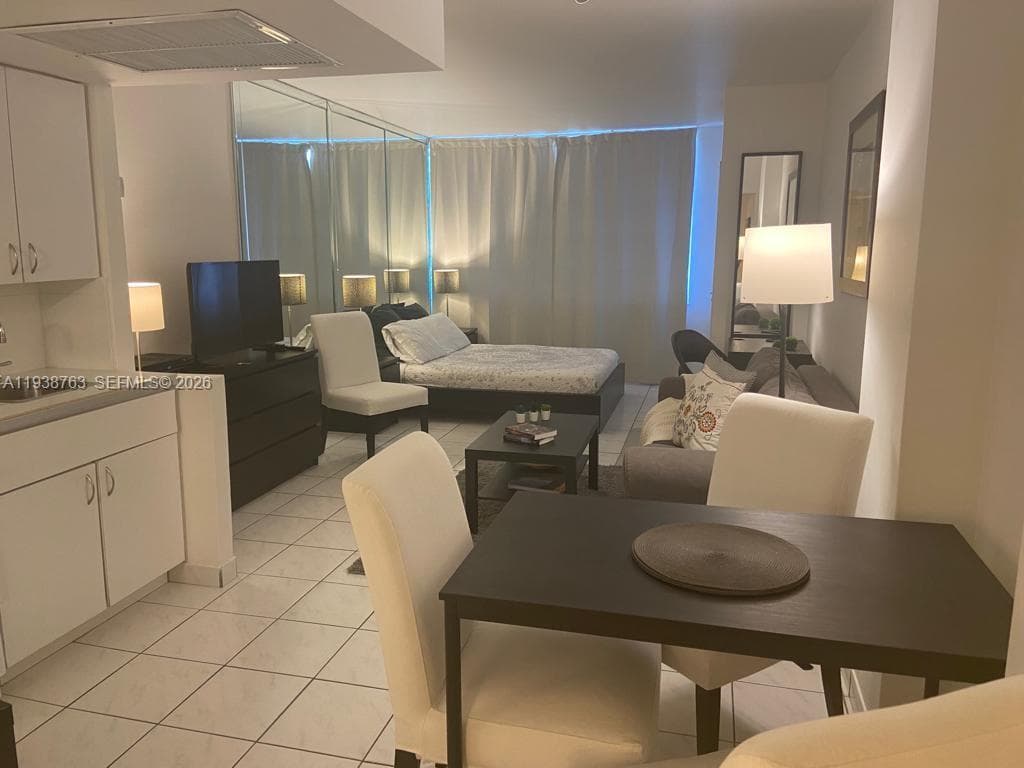 A11938763 — Miami Beach — 13