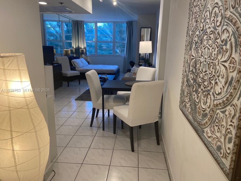 A11938763 — Miami Beach — 10