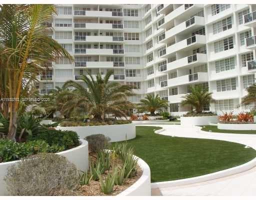 A11938763 — Miami Beach — 35
