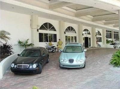 A11938800 — Miami Beach — 42