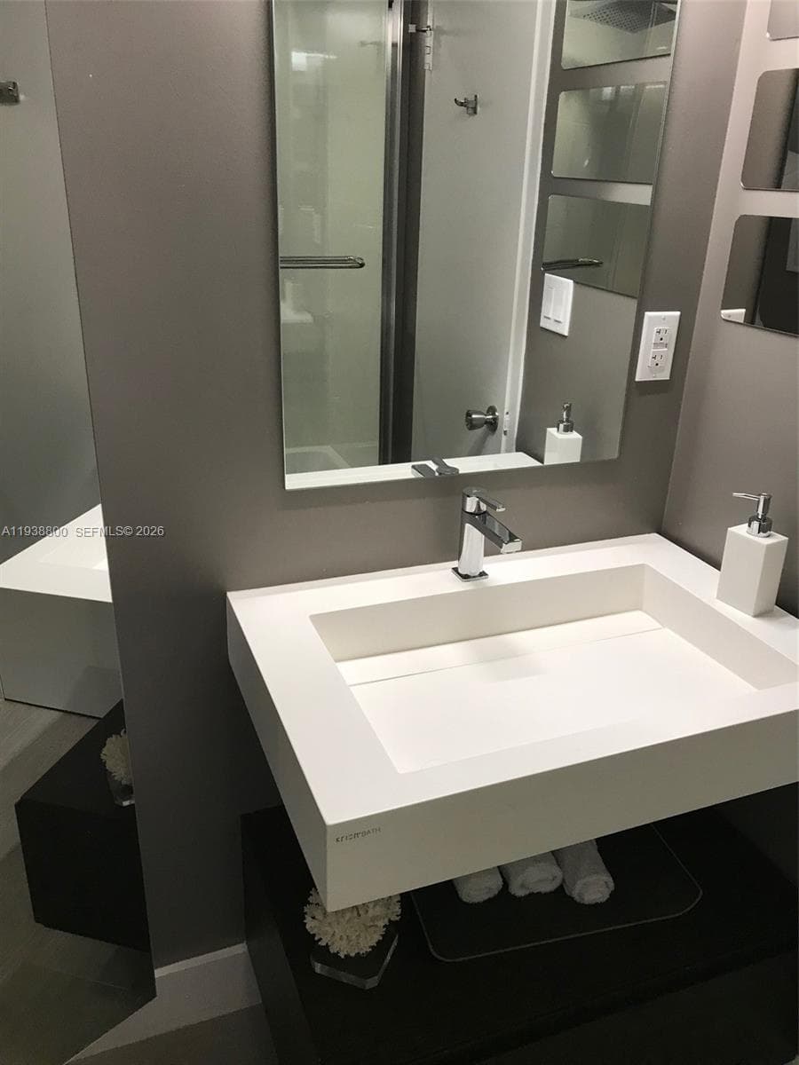 A11938800 — Miami Beach — 28