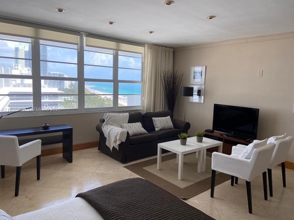 A11938809 — Miami Beach — 3
