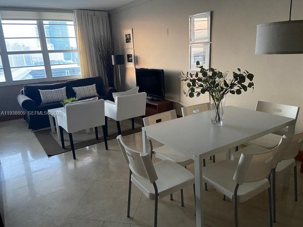 A11938809 — Miami Beach — 5