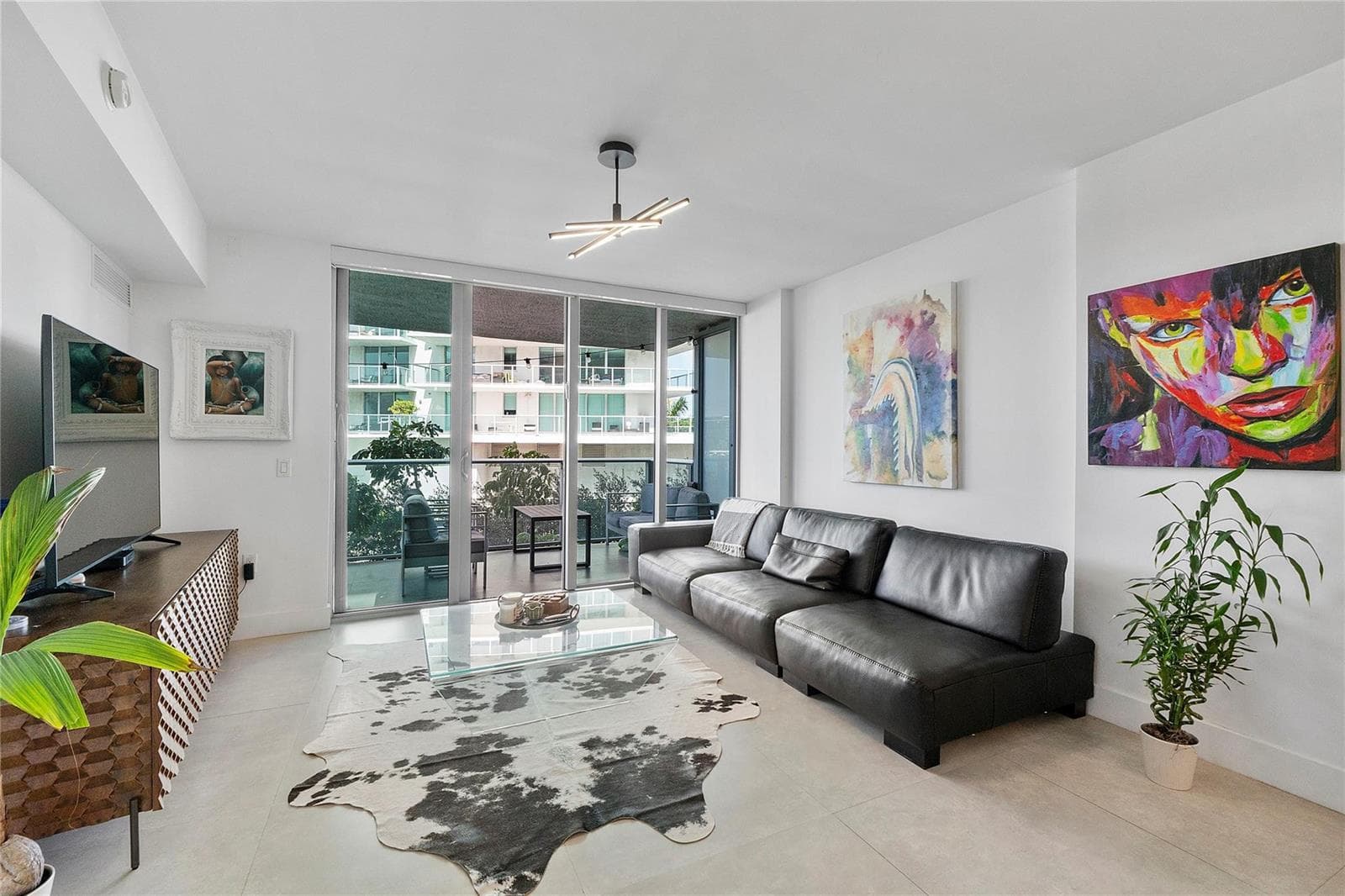 F10543445 — Miami Beach — 12