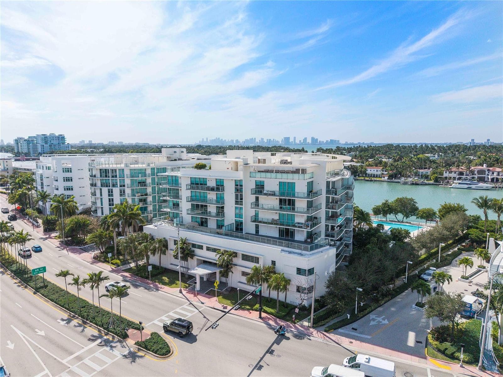 F10543445 — Miami Beach — 57