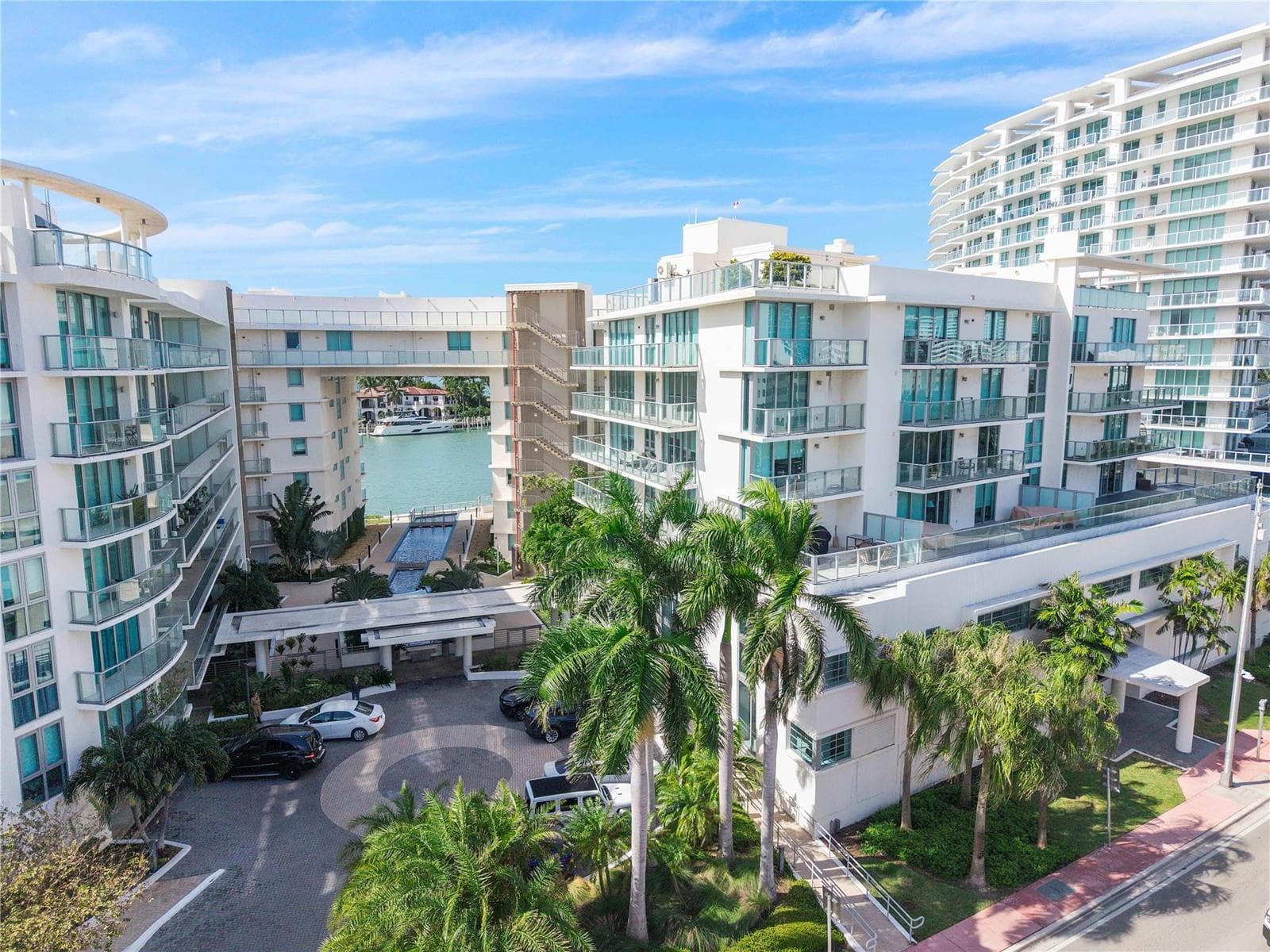 F10543445 — Miami Beach — 55