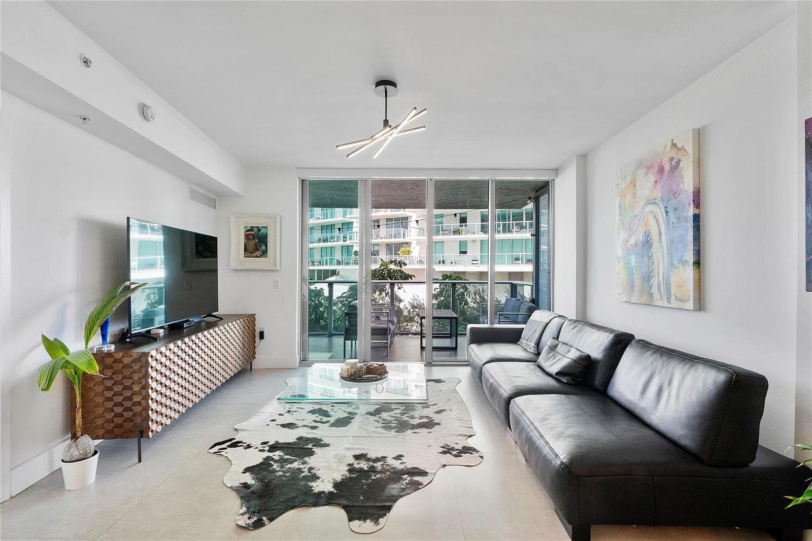 F10543445 — Miami Beach — 11