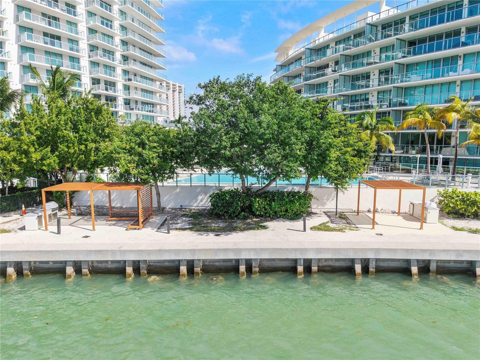 F10543445 — Miami Beach — 68