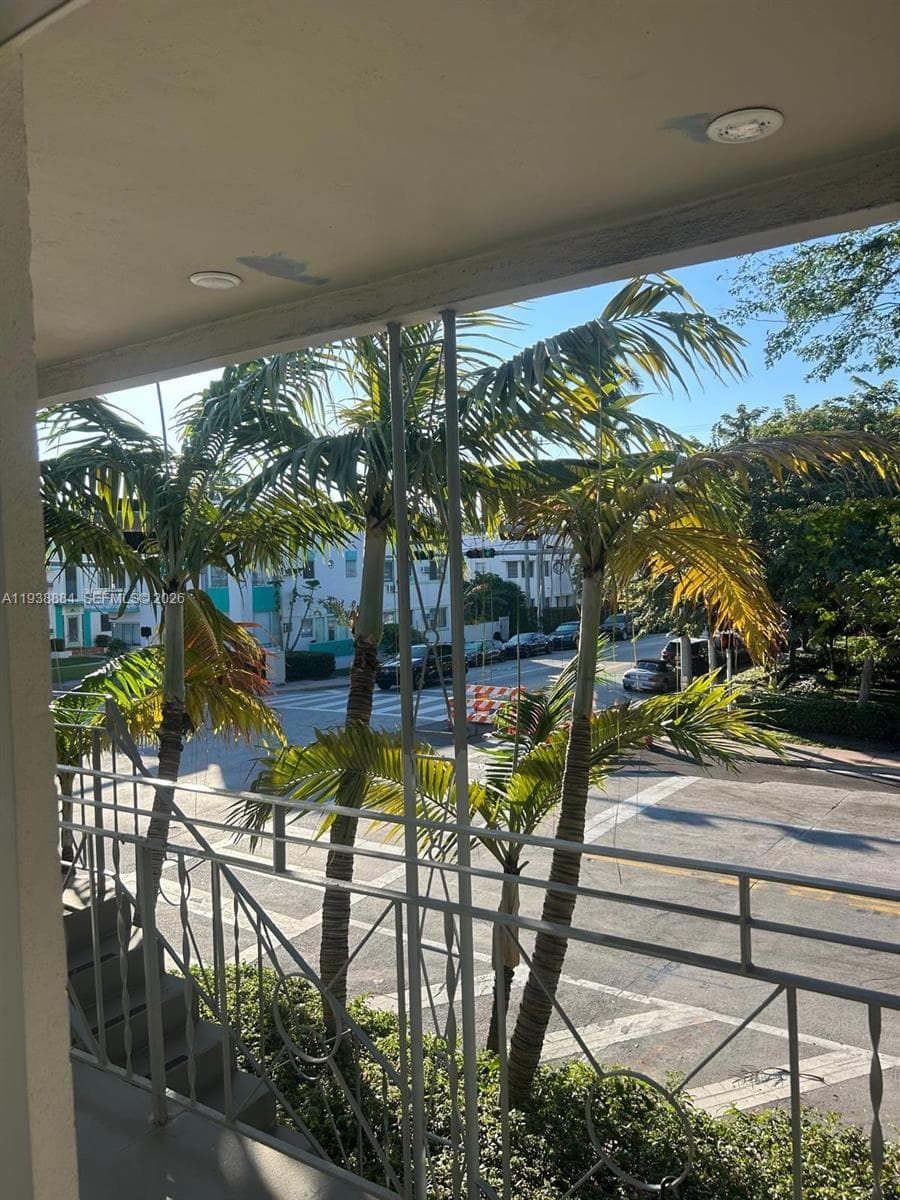 A11938884 — Miami Beach — 12