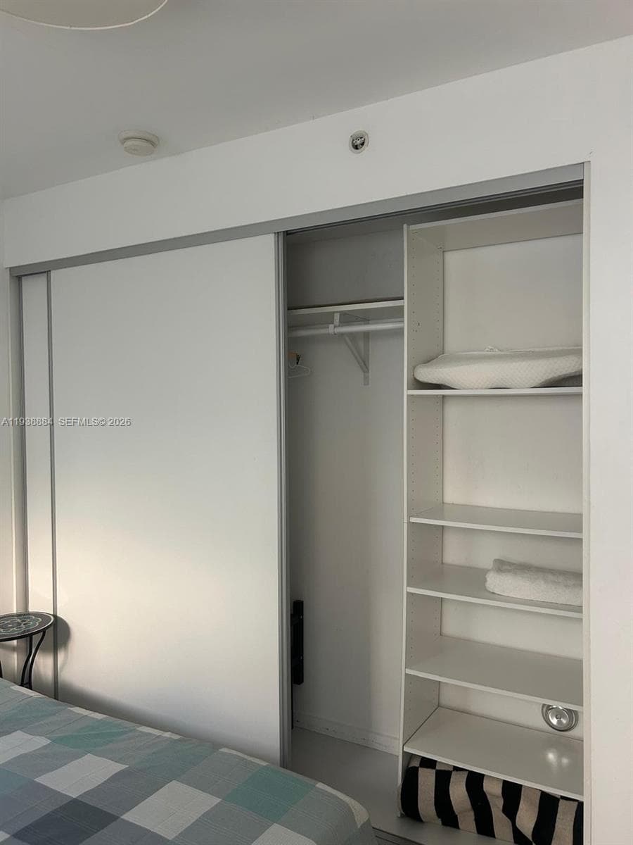 A11938884 — Miami Beach — 10