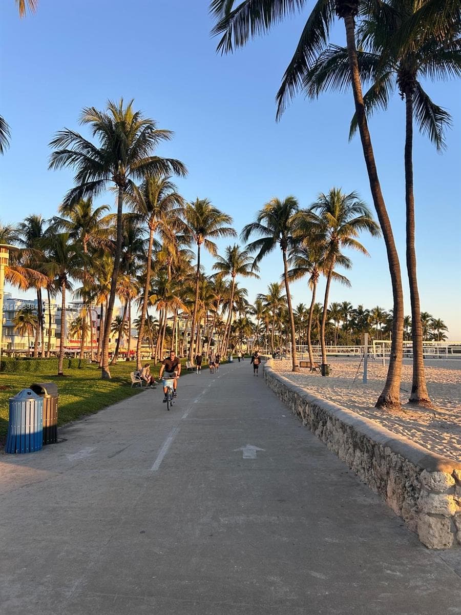 A11938884 — Miami Beach — 14