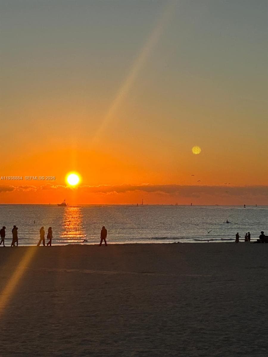 A11938884 — Miami Beach — 15