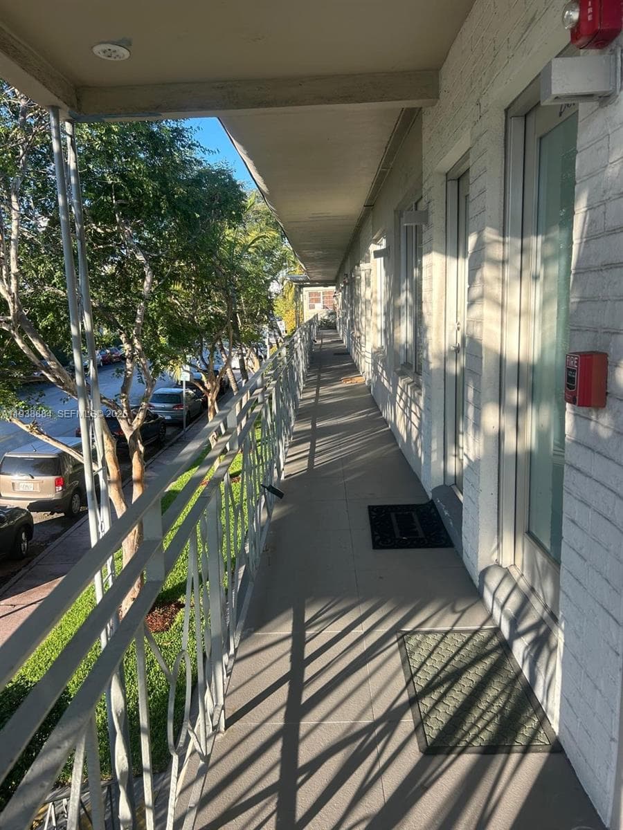 A11938884 — Miami Beach — 11