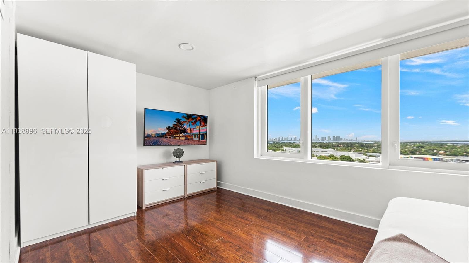 A11938896 — Miami Beach — 7