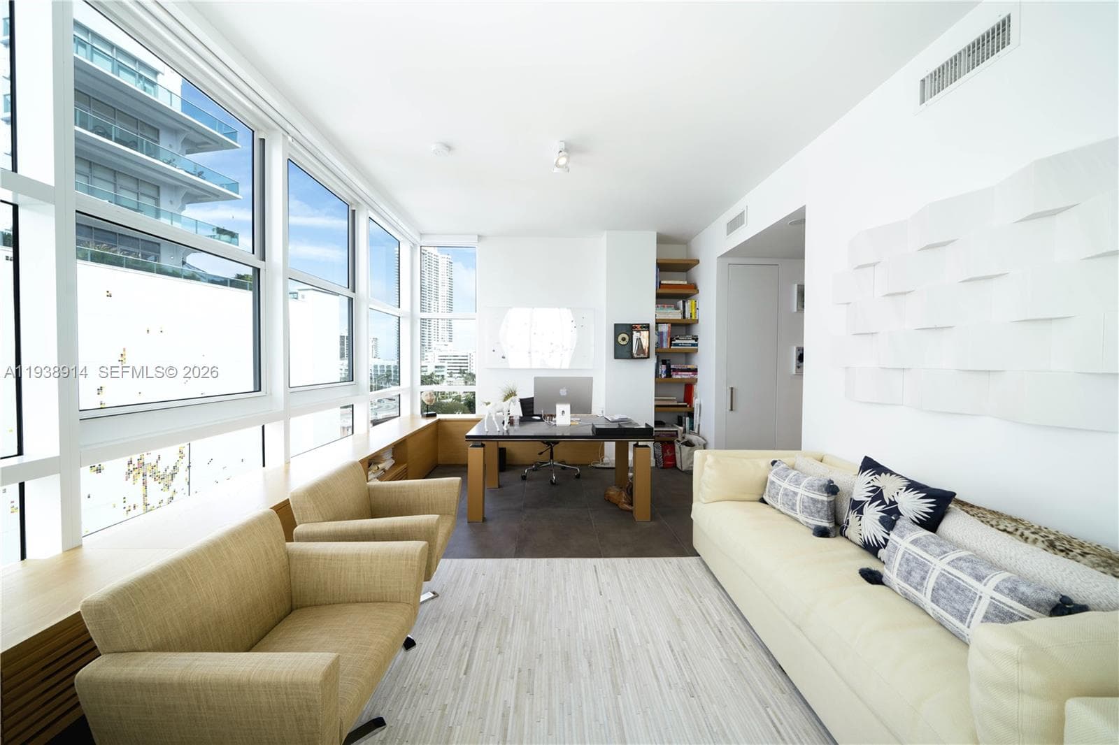 A11938914 — Miami Beach — 12