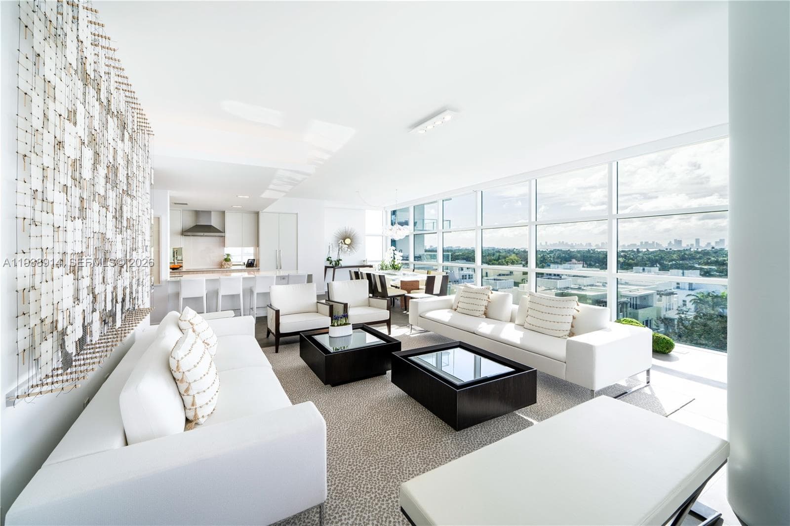 A11938914 — Miami Beach