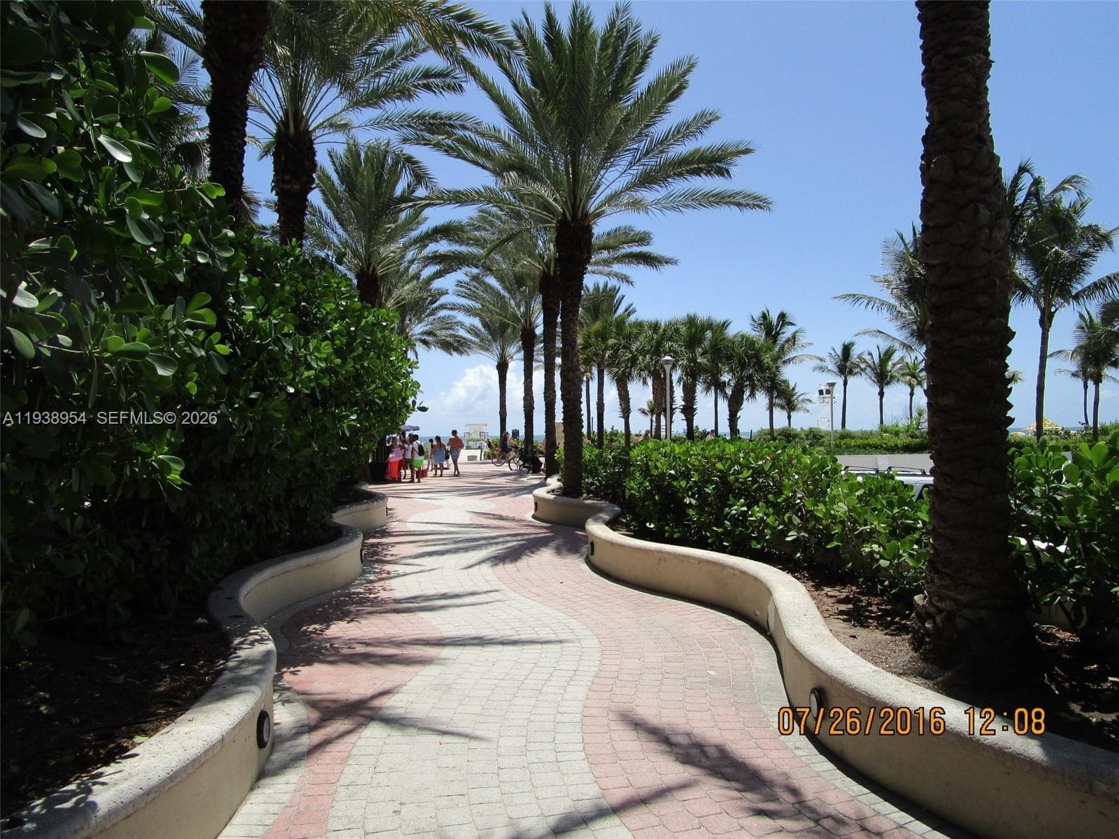 A11938954 — Miami Beach — 36