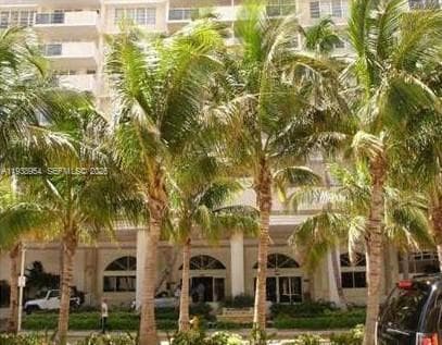 A11938954 — Miami Beach