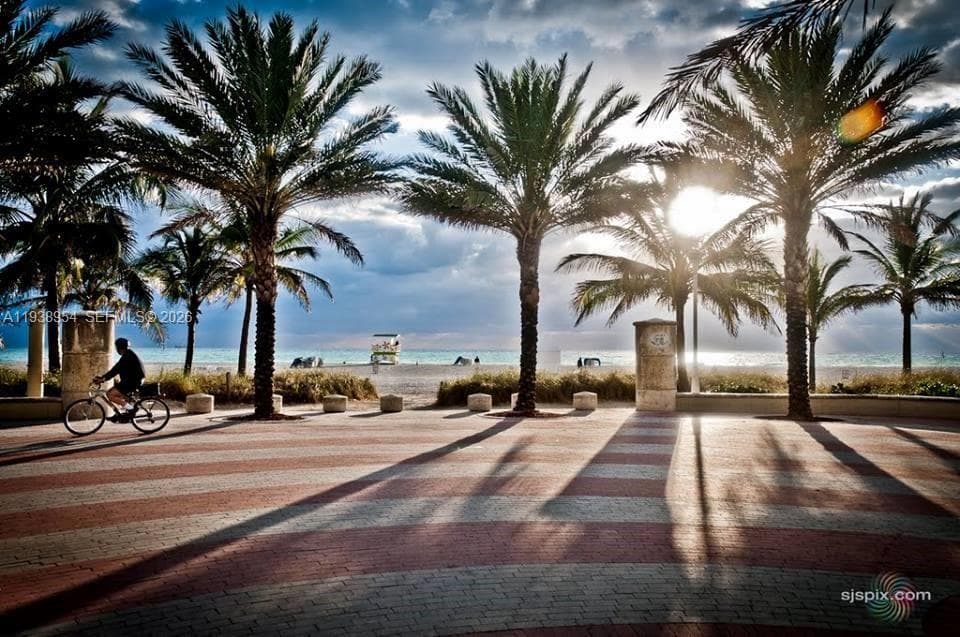 A11938954 — Miami Beach — 33