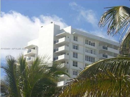A11938954 — Miami Beach — 45
