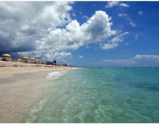 A11938954 — Miami Beach — 51