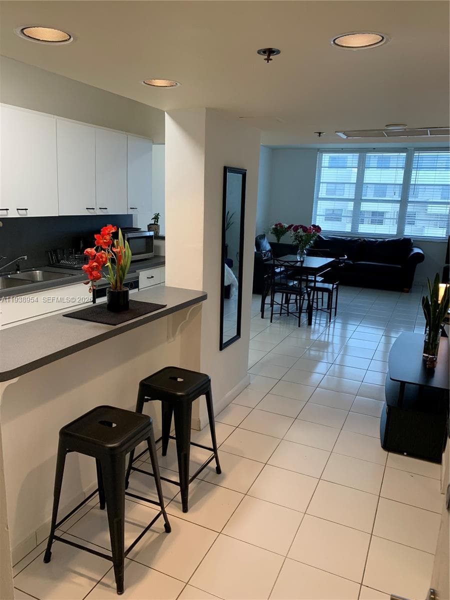 A11938954 — Miami Beach — 8