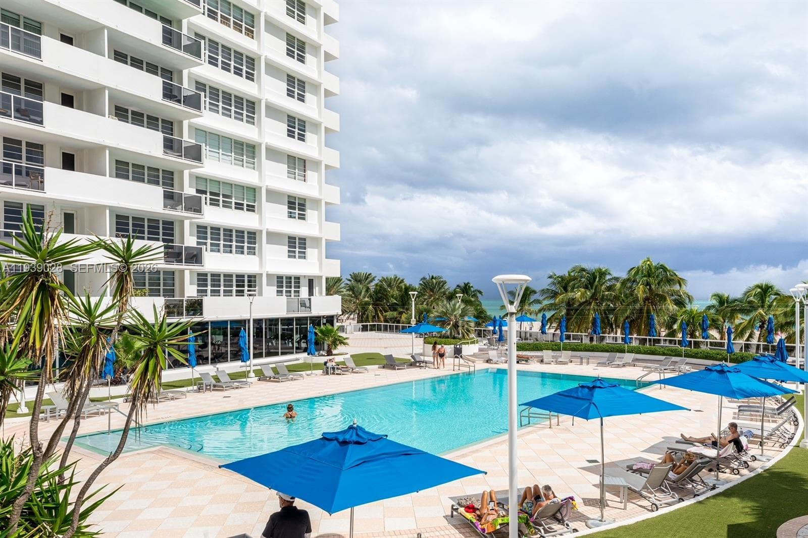 A11939028 — Miami Beach — 28