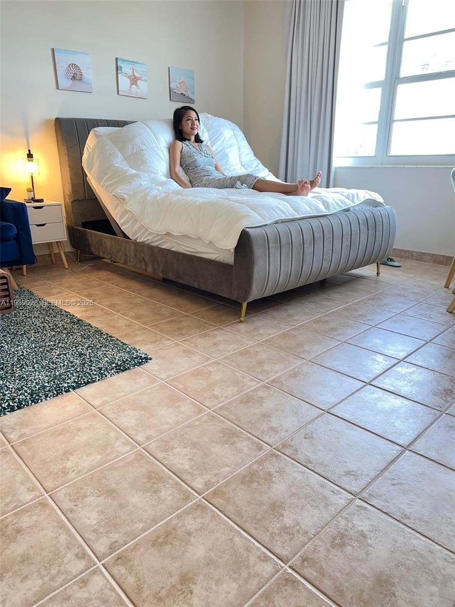 A11939028 — Miami Beach — 9