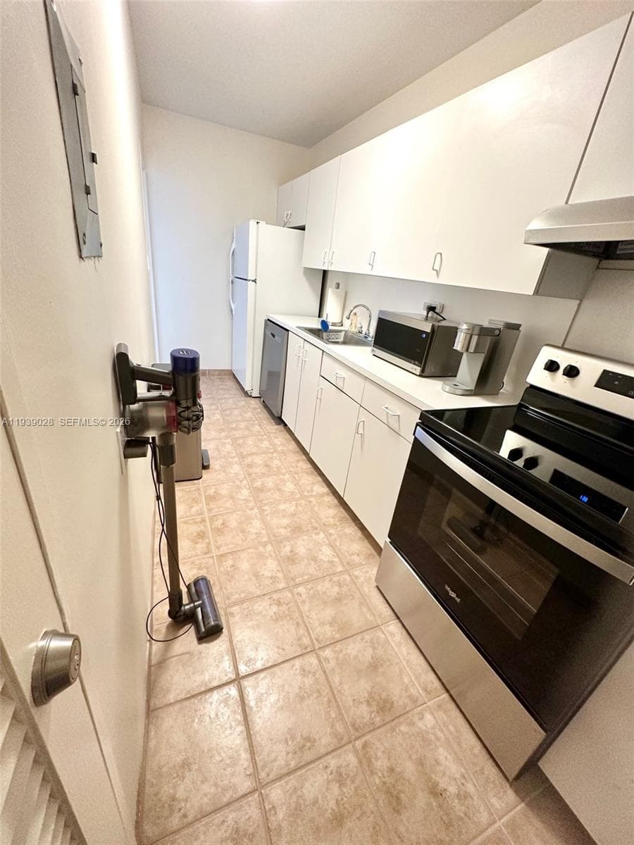 A11939028 — Miami Beach — 14
