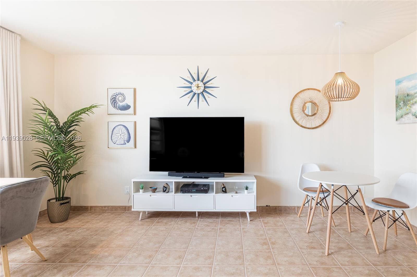 A11939028 — Miami Beach — 11