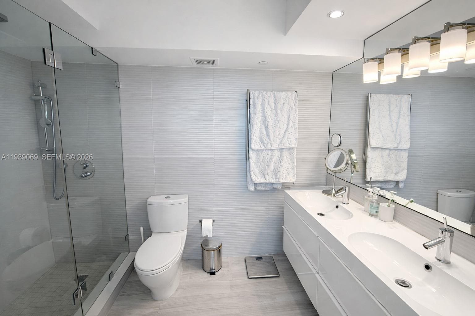 A11939069 — Miami Beach — 27