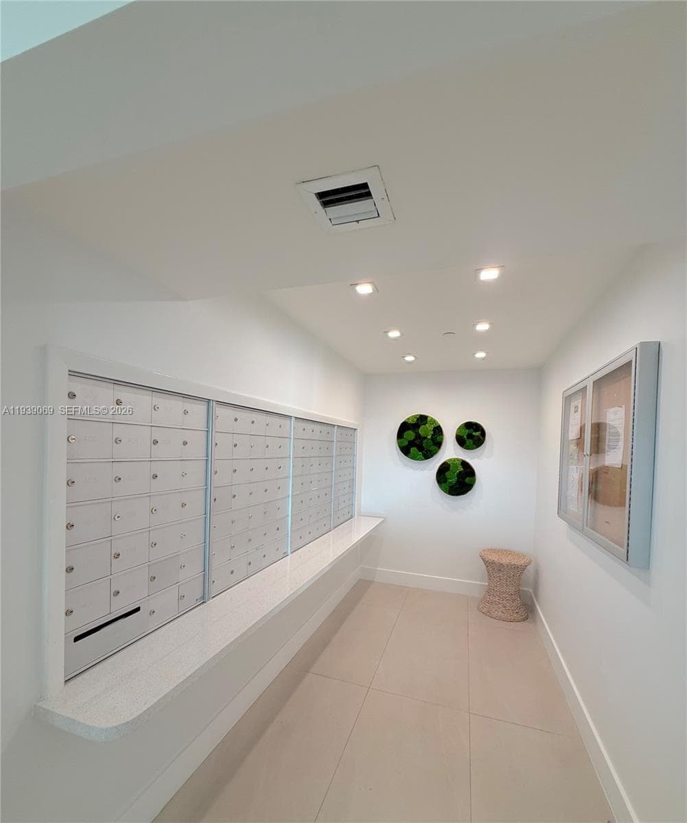 A11939069 — Miami Beach — 6