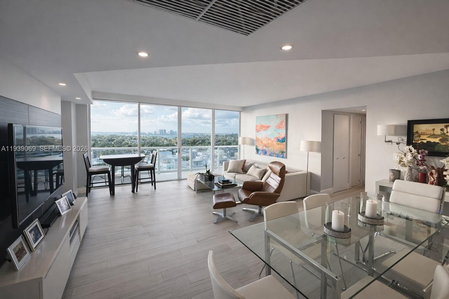 A11939069 — Miami Beach — 12