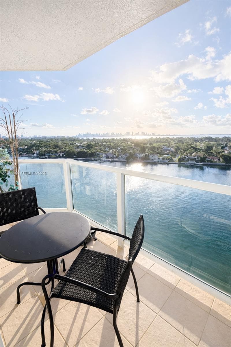 A11939069 — Miami Beach — 18