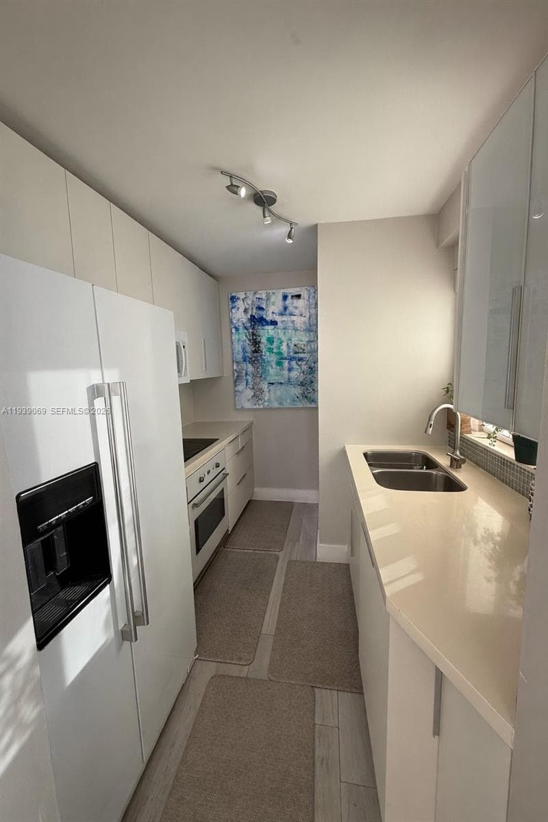 A11939069 — Miami Beach — 15