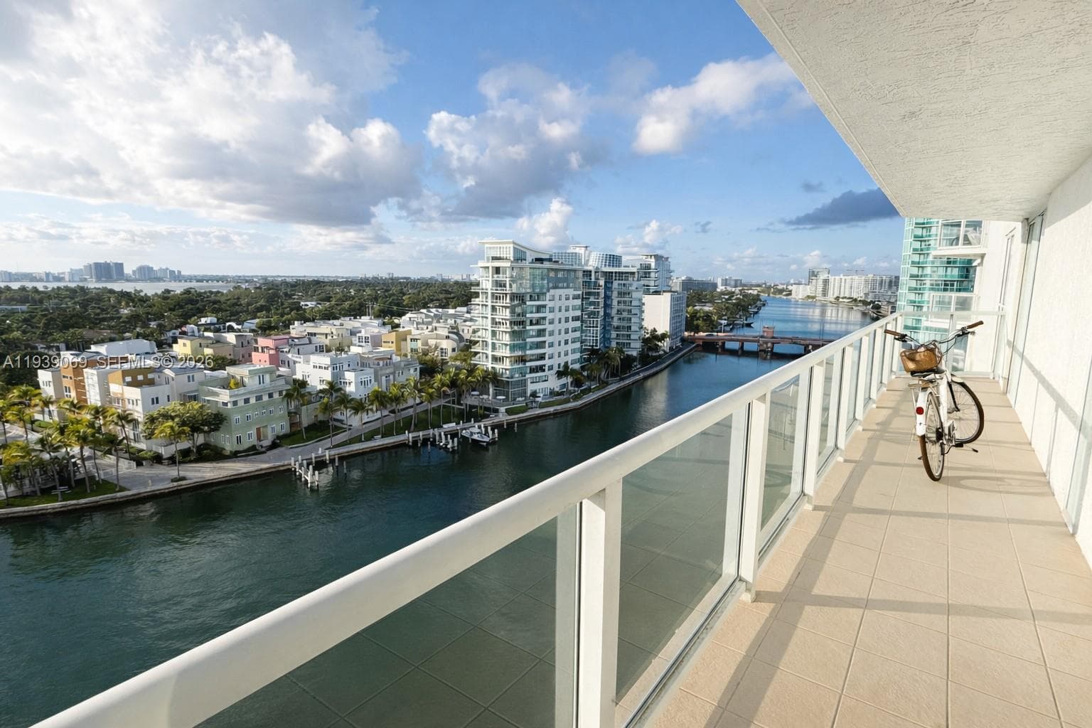 A11939069 — Miami Beach — 19
