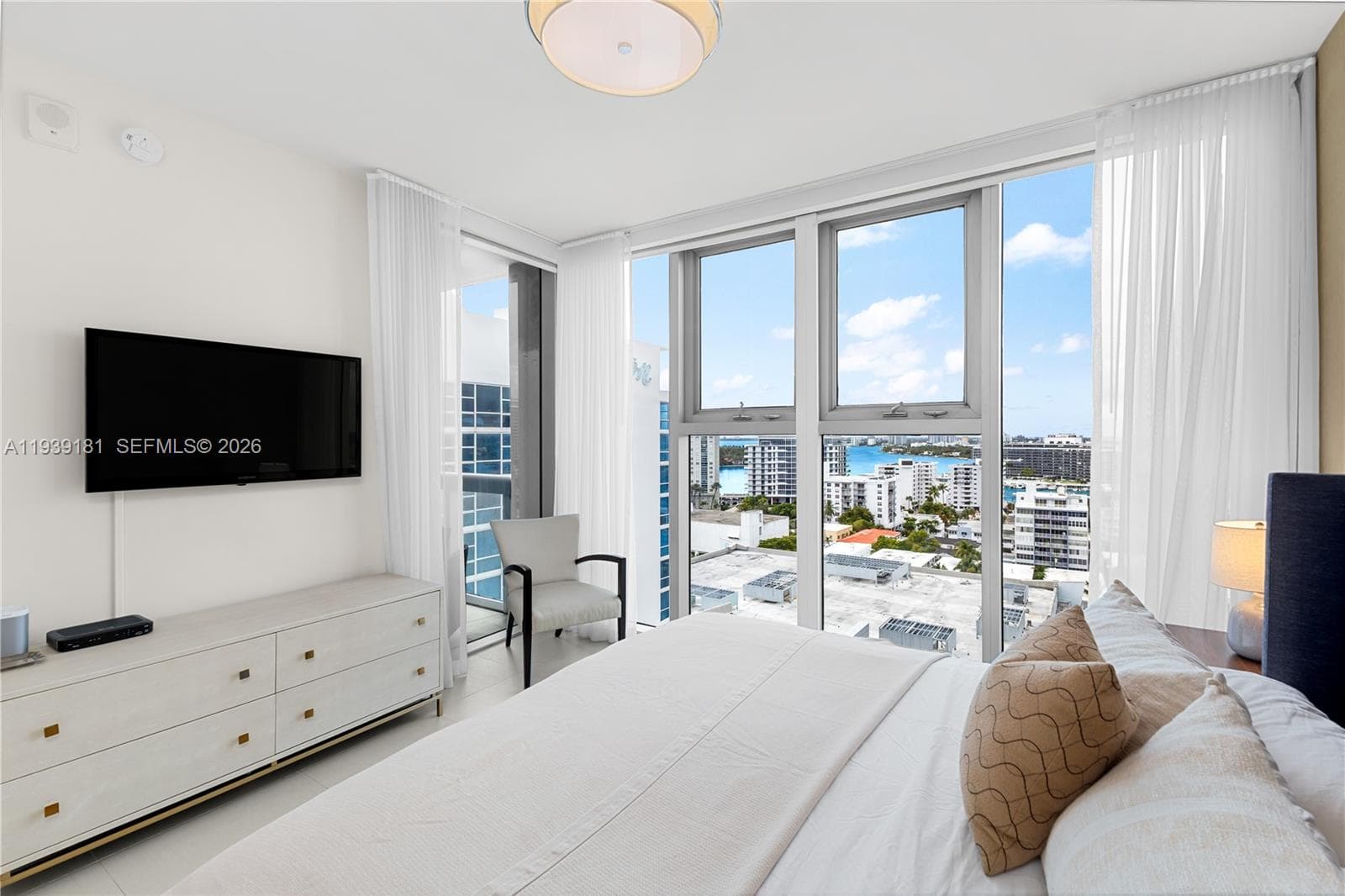 A11939181 — Miami Beach — 16