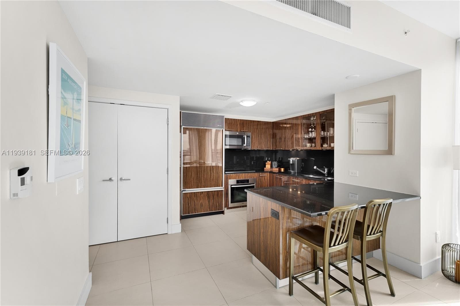 A11939181 — Miami Beach — 9