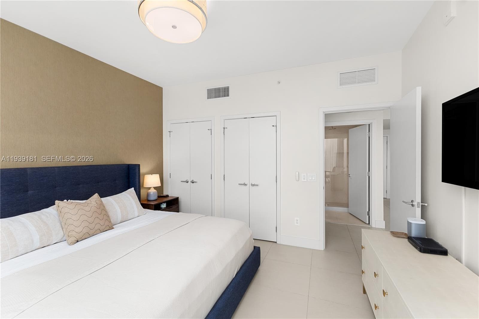 A11939181 — Miami Beach — 14