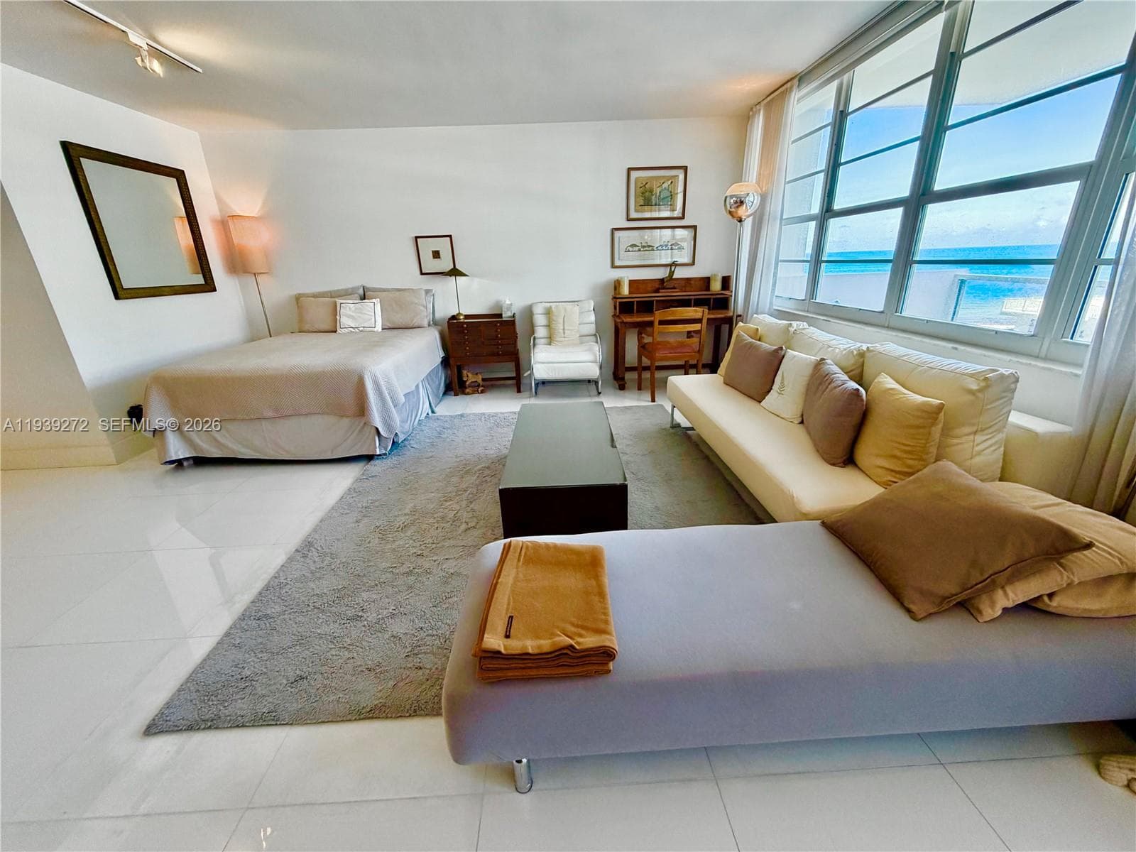 A11939272 — Miami Beach