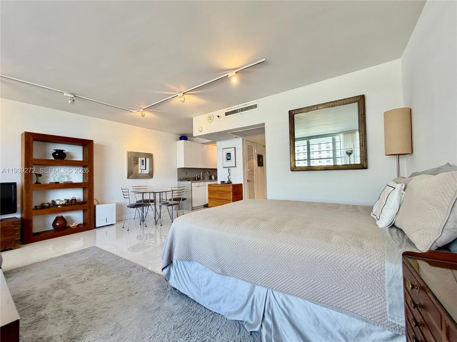 A11939272 — Miami Beach — 9