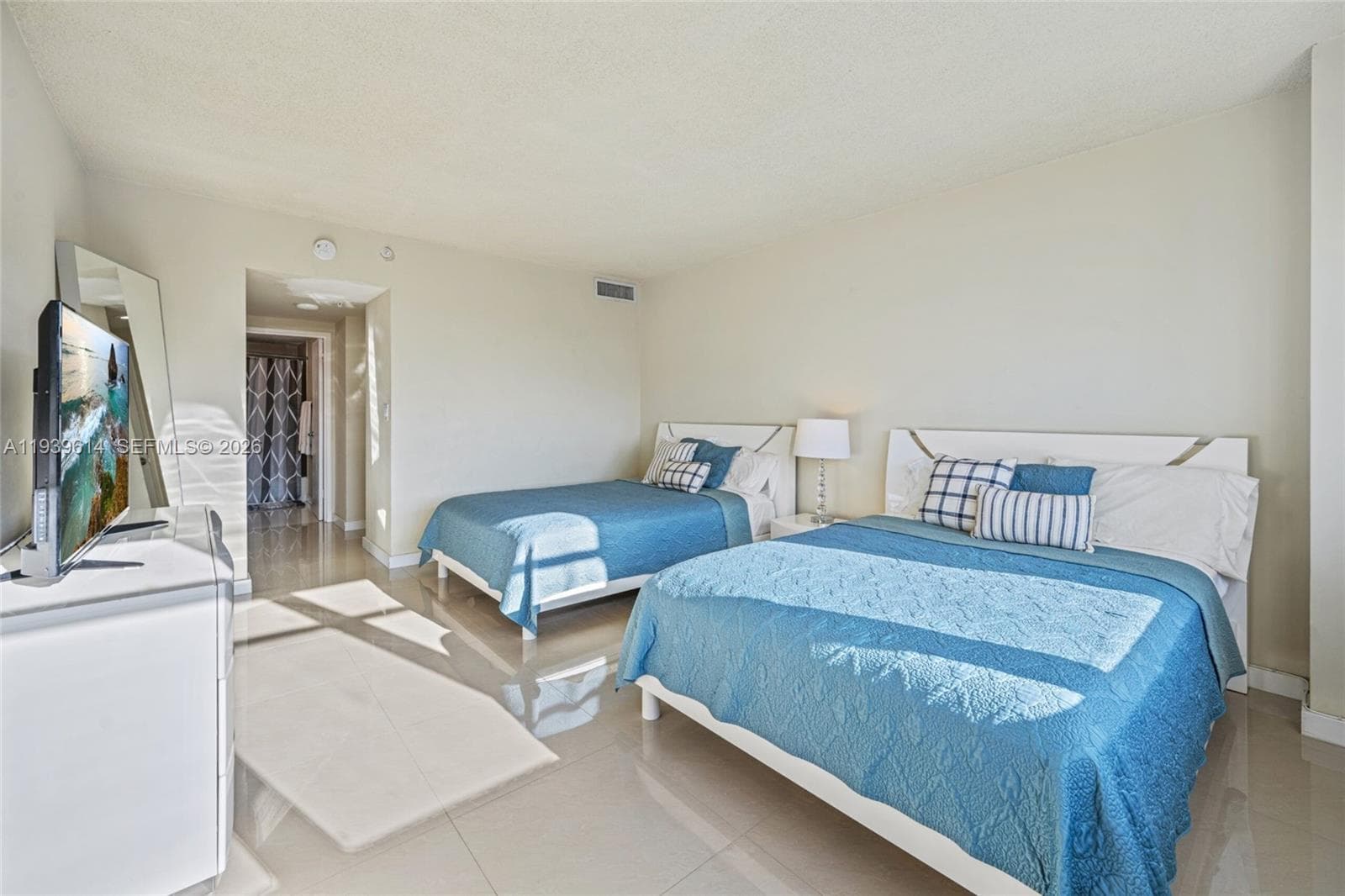 A11939614 — Miami Beach — 7